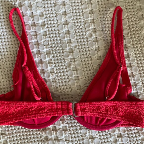 FULL TILT Red Crinkle Bikini Top Size Small - Picture 3 of 3